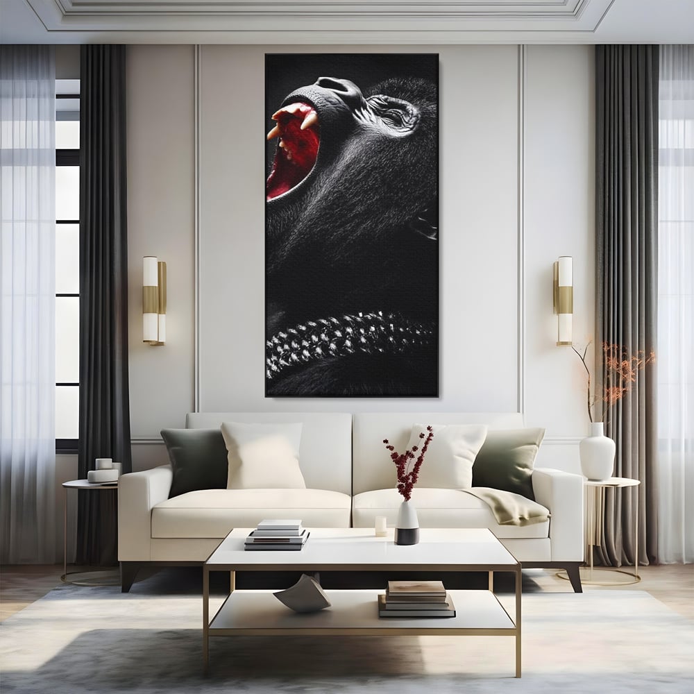 Tablou canvas cu tablou canvas cu gorila furioasa, in rama de aluminiu negru, pe perete intr-un living